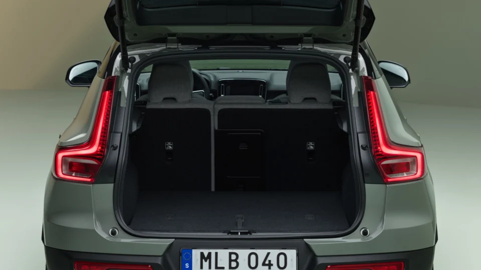 ex40-electric-gallery-15-16x9-1.webp